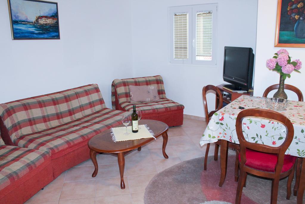Apartments Djedovic Petrovac Екстер'єр фото